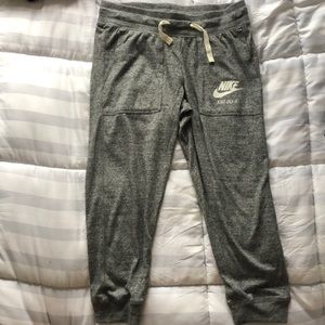 Nike Women’s Jogger Capris